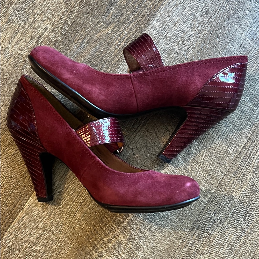 Sofft Burgundy Heels with Textured Strap